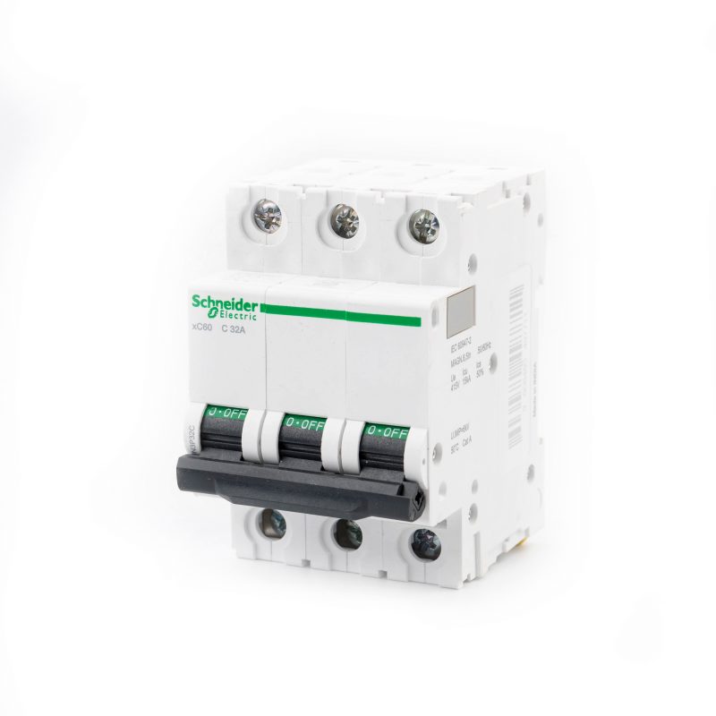 Автоматический выключатель Schneider Electric Acti 9 xC60 3P 32A C 10кA 1